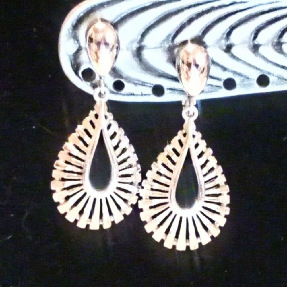 Vintage Crown Trifari Silver Tone Drop Clip On Earrings